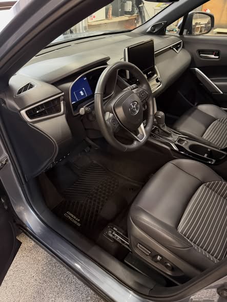 Clean vehicle interior seats